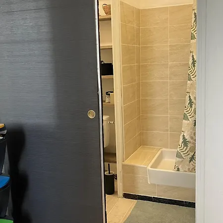 4 People Max Apartment